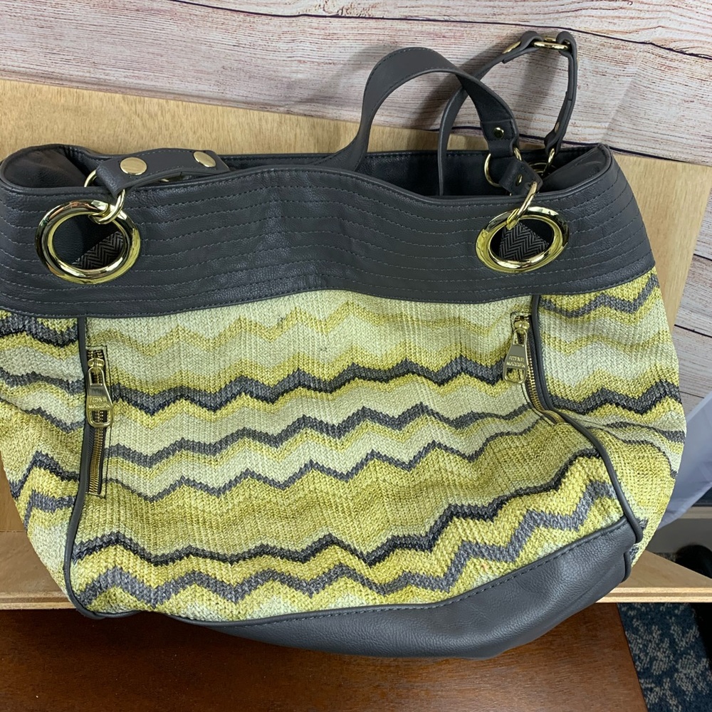 Steve Madden Large Chevron Bucket Bag - Picture 6 of 7